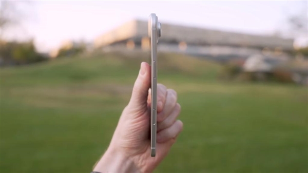 曝iPhone 17 Air僅重146g！夢(mèng)回iPhone 6s時(shí)代