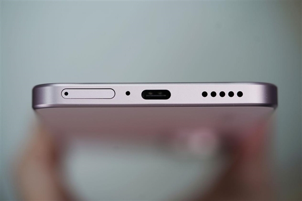 手感絕佳純直屏！vivo S30桃桃粉圖賞