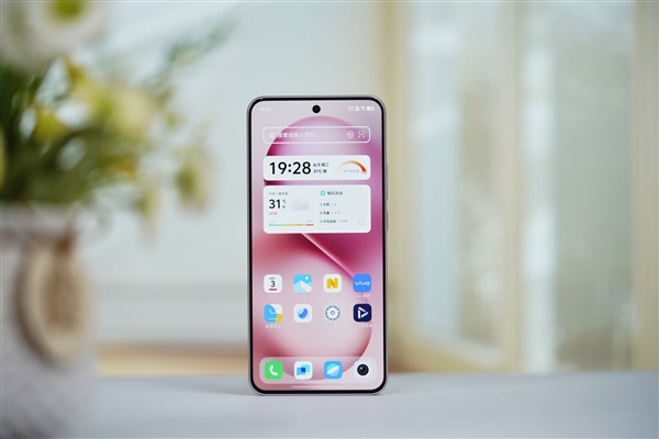 手感絕佳純直屏！vivo S30桃桃粉圖賞