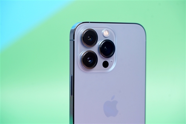 接替遠(yuǎn)峰藍(lán)！iPhone 17 Air新配色曝光：淡雅藍(lán)色調(diào)或成主打