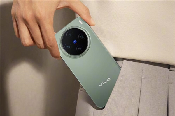 全球首款天璣9500小屏旗艦！vivo X300曝光
