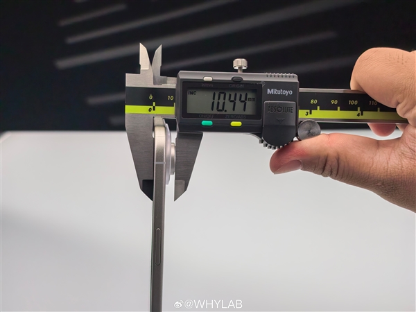 iPhone 17 Air新機模上手：蘋果史上薄手機 無SIM卡槽