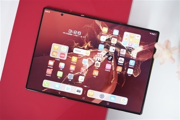 華為新一代三折疊來了！Mate XT 2入網：支持衛星通信